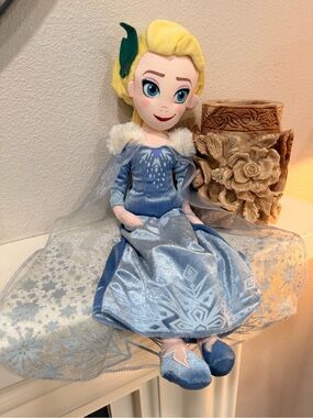 Disney Store Elsa Plush Doll Frozen Princess Blue Dress Cape